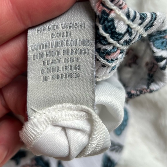 Charlotte Russe Shorts, White w/Pink &Bkye Floral Pattern, size Medium - Picture 9 of 11